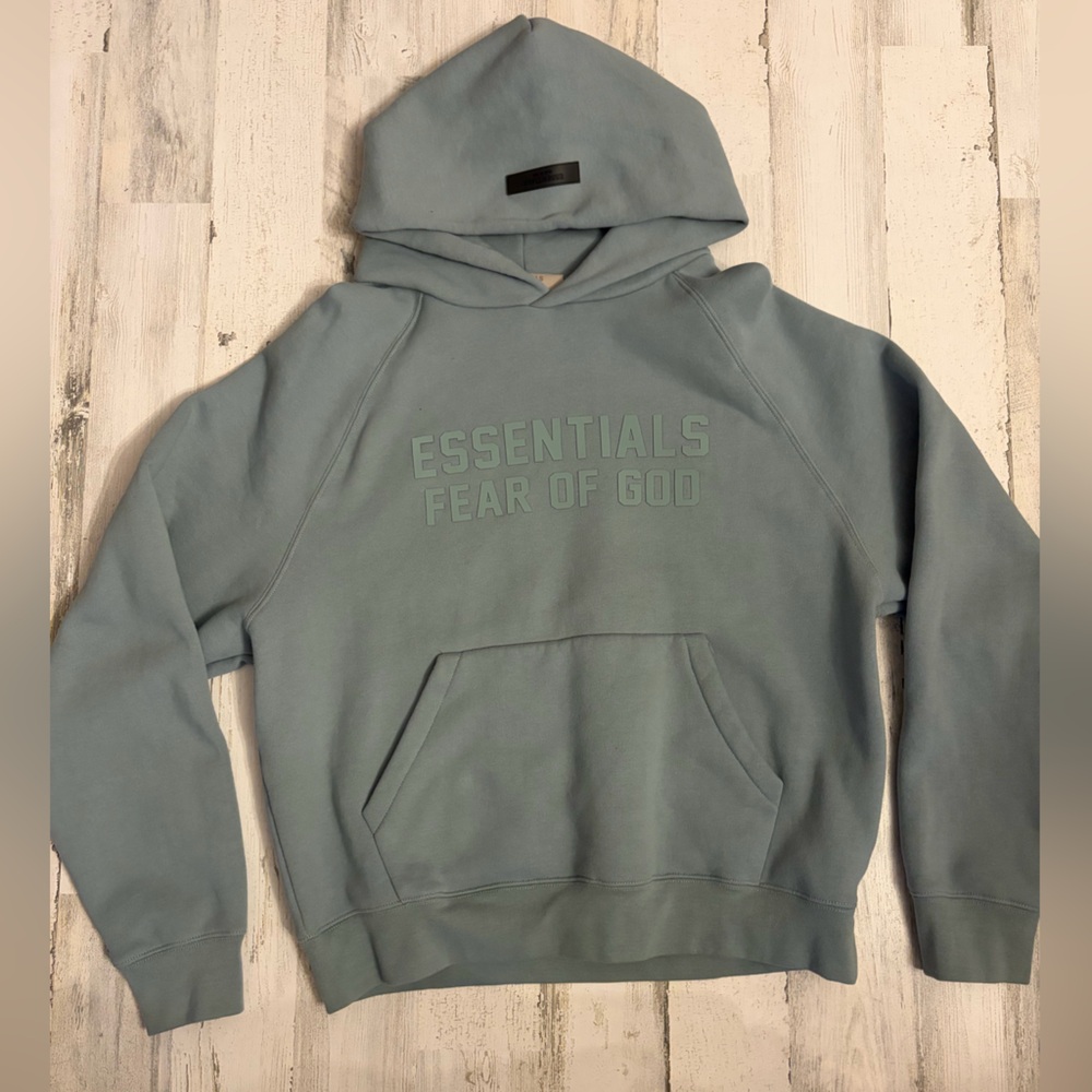 New with bag XS Essentials hoodie in Sycamore
